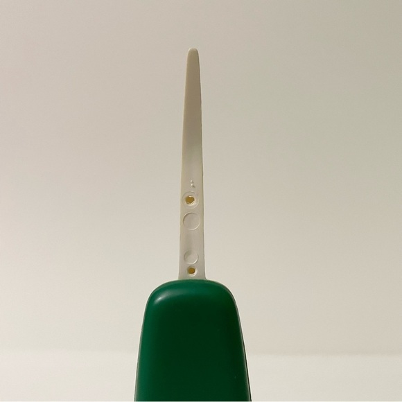 Vintage Sindy Pedigree Vacuum Cleaner and Garbage Can Doll Accessories - Picture 3 of 16